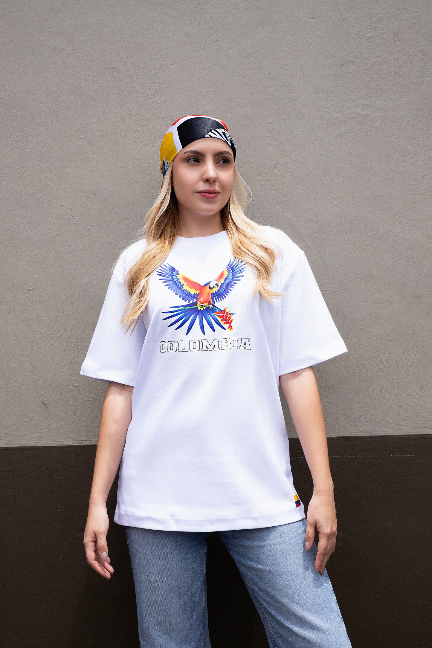 CAMISETA BLANCA CON GUACAMAYA