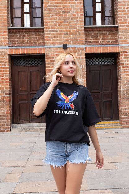 CAMISETA NEGRA CON GUACAMAYA
