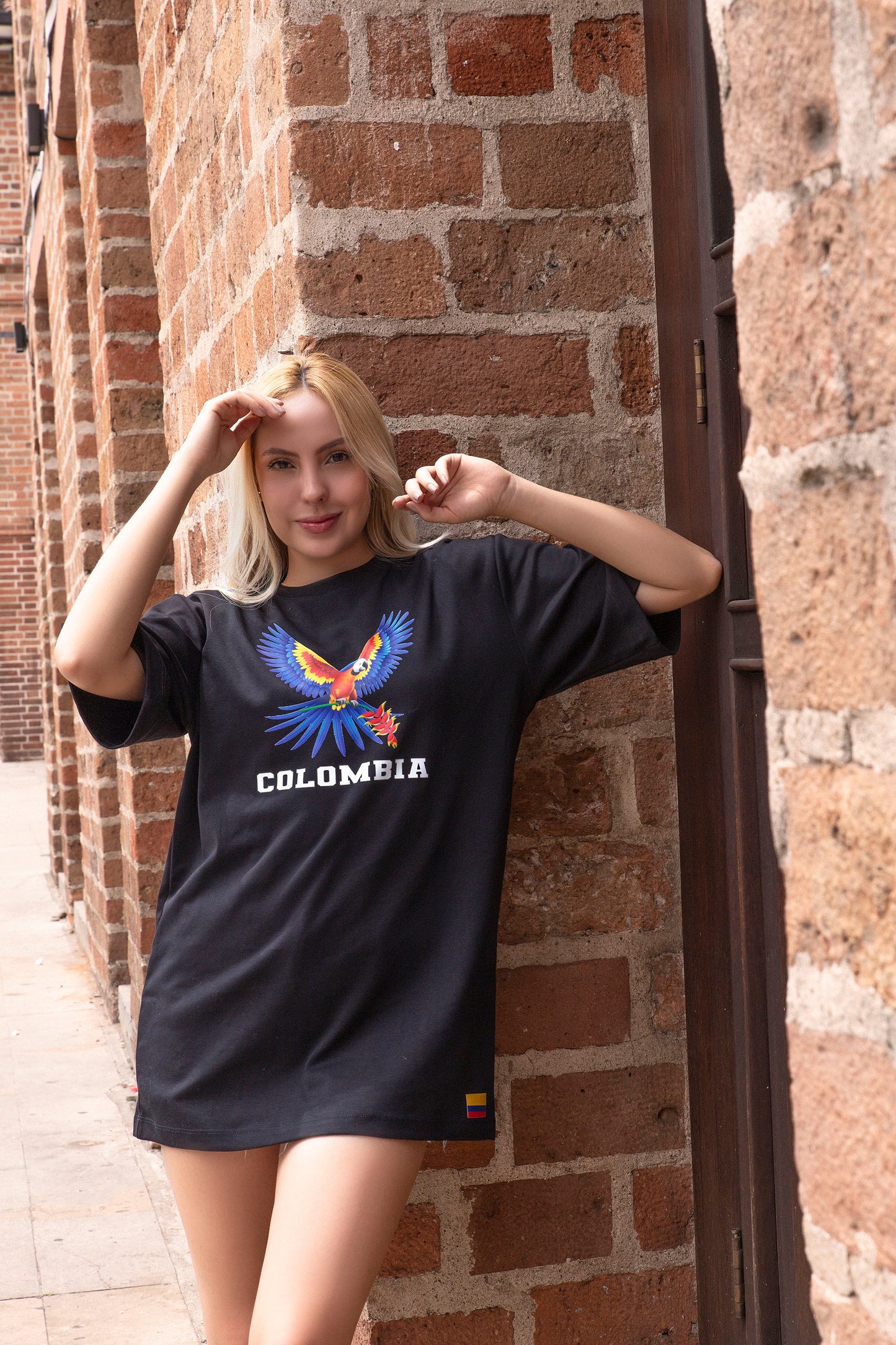 CAMISETA CON GUACAMAYA
