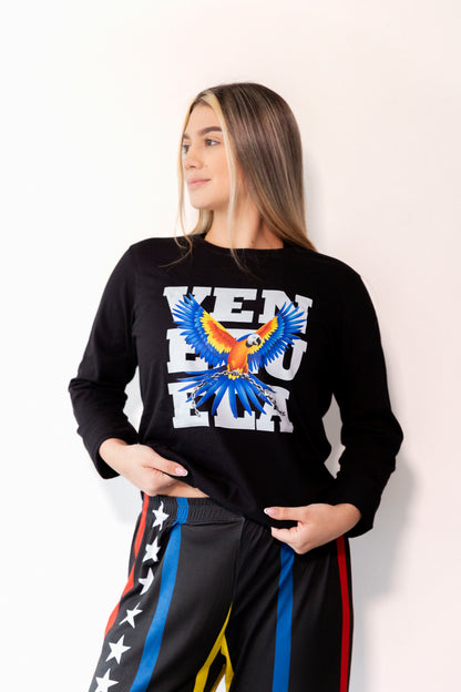 SET DE PIJAMA DE GUACAMAYA CON FONDO DE VZLA
