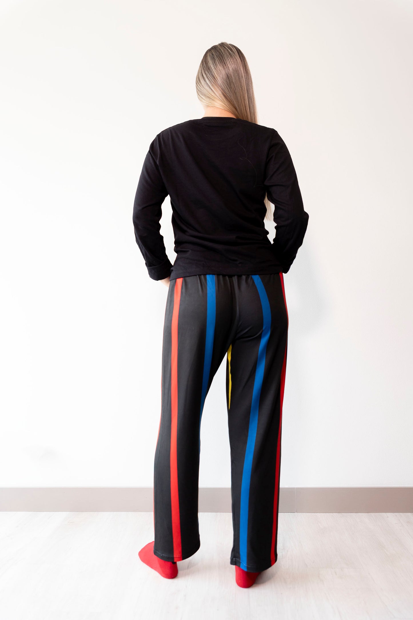 SET DE PIJAMA DE GUACAMAYA CON FONDO DE VZLA