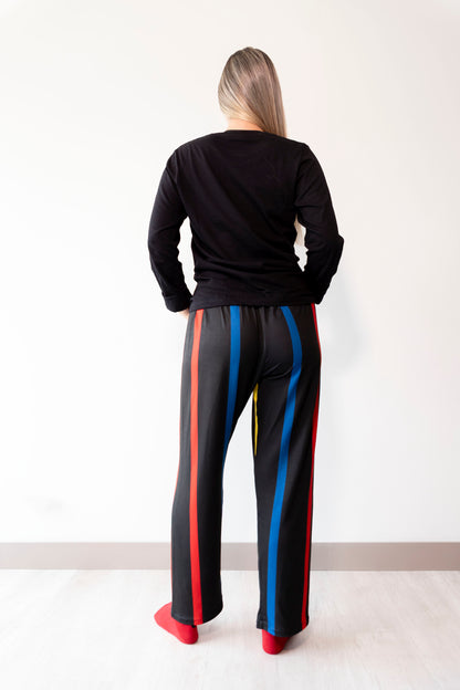 SET DE PIJAMA DE GUACAMAYA CON FONDO DE VZLA