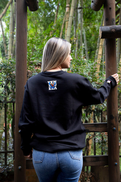 BUZO CON GUACAMAYA (letras de fondo)