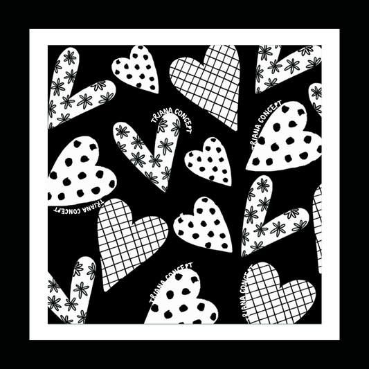 PAÑOLETA DE CORAZONES EN FONDO NEGRO